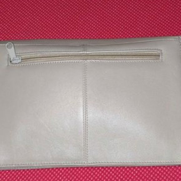 Beautiful Light Gray Crossbody Bag By Amanda Smith. Very Nice And Roomy - Picture 4 of 7